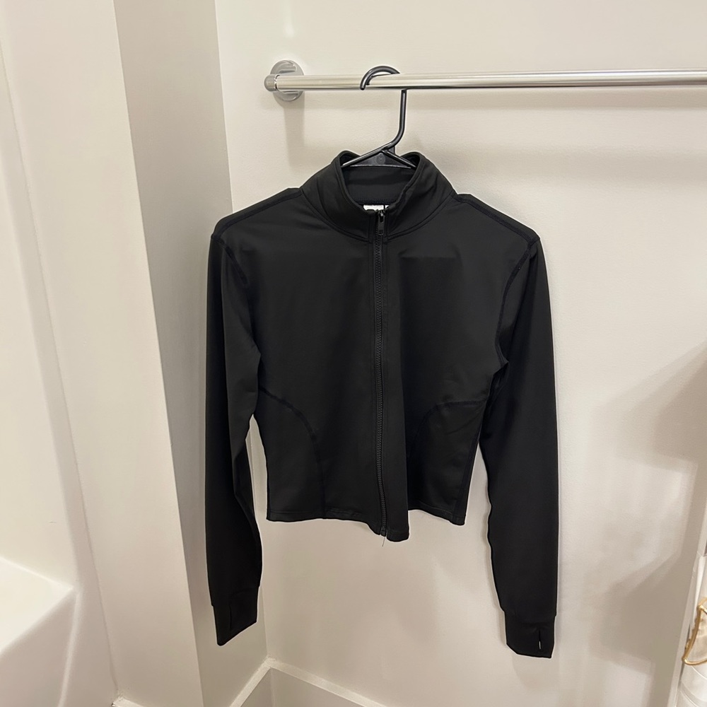 Long sleeve tight fitting workout jacket